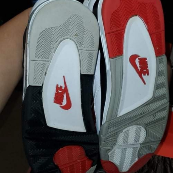 Jordan what the 4 size 13 - Picture 2 of 4